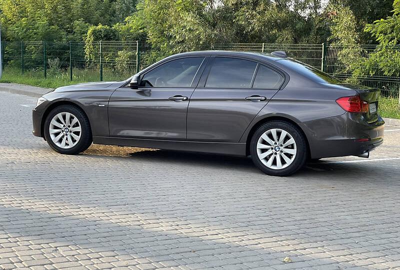 BMW 320 Modern Line 2012