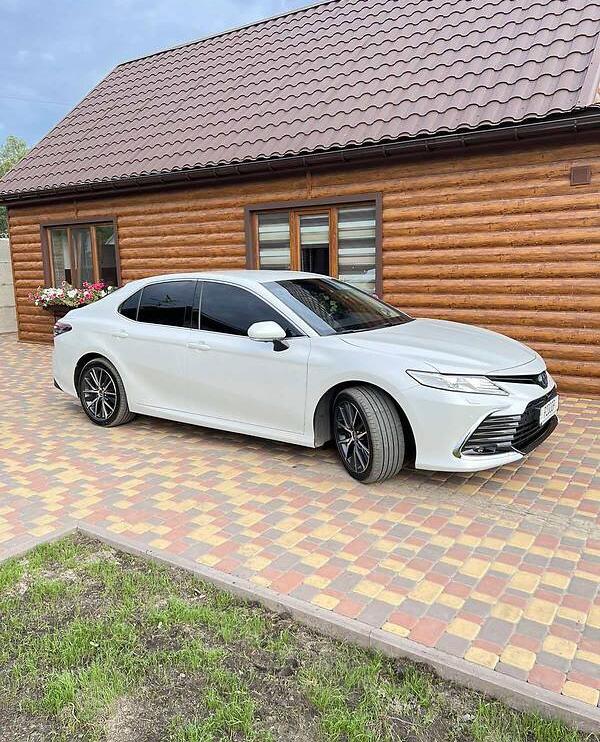 Toyota Camry 2021