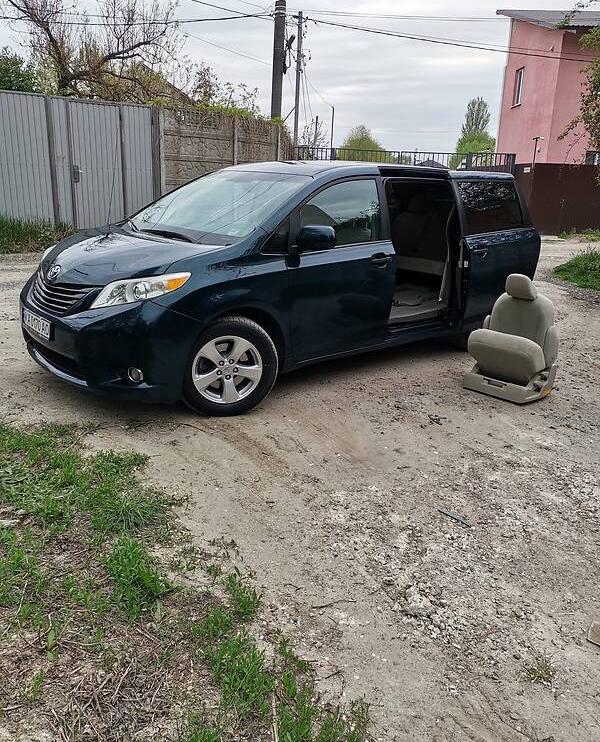 Toyota Sienna 2012