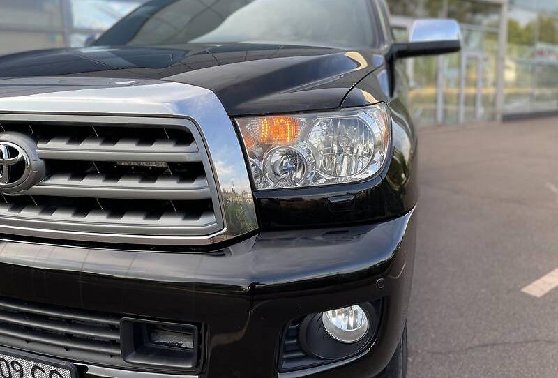 Toyota Sequoia PLATINUM  2011