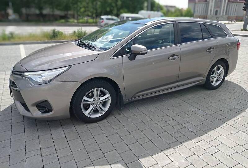 Toyota Avensis 2015