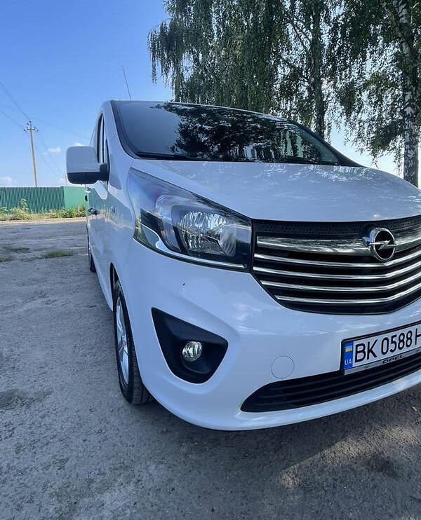 Opel Vivaro пасс. 2018
