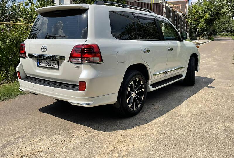 Toyota Land Cruiser 200 2012