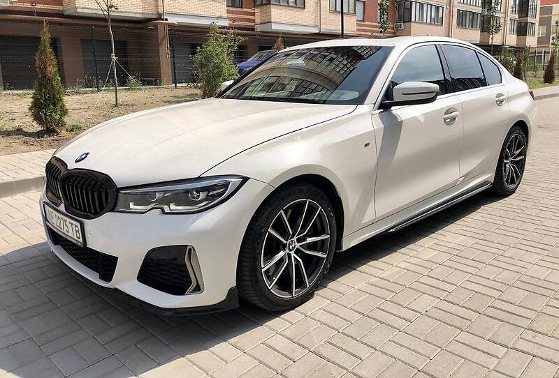 BMW 330 2019