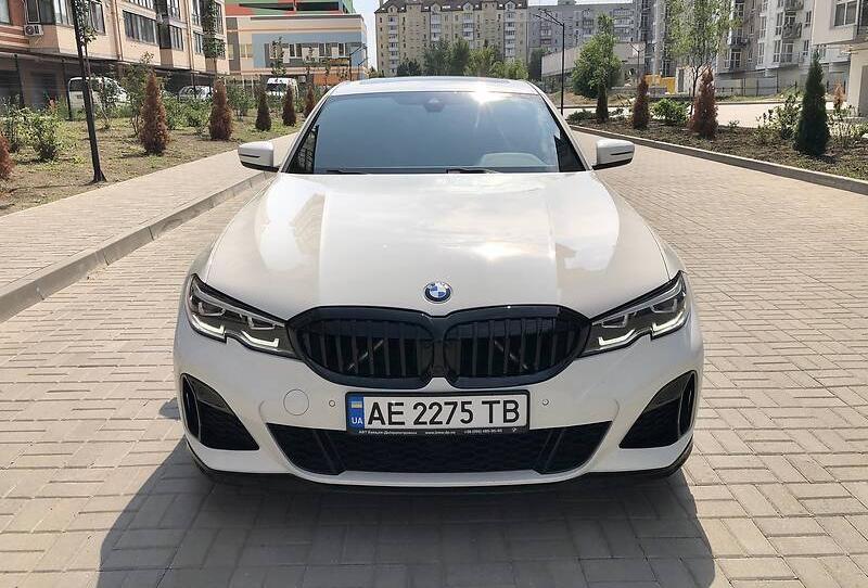BMW 330 2019