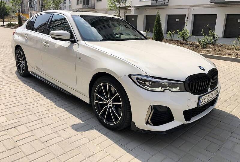 BMW 330 2019