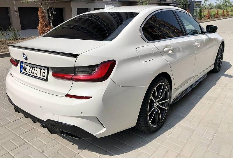 BMW 330 2019