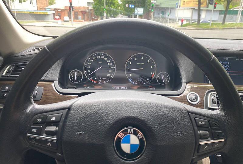 BMW 740 2010