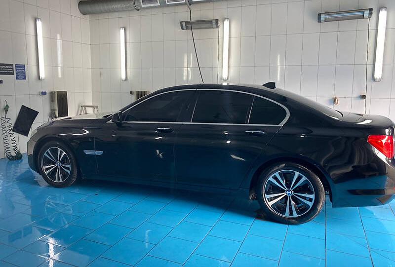 BMW 740 2010