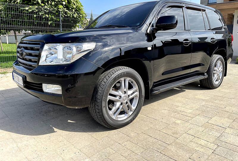 Toyota Land Cruiser 200 2012