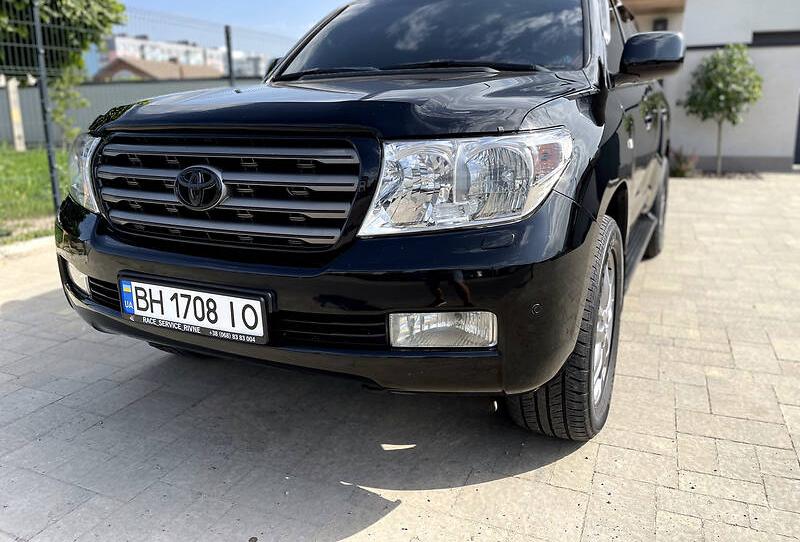 Toyota Land Cruiser 200 2012