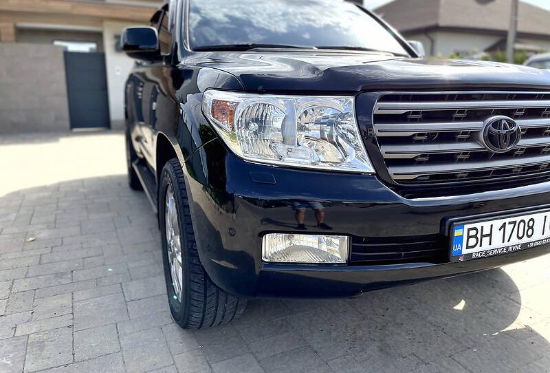 Toyota Land Cruiser 200 2012