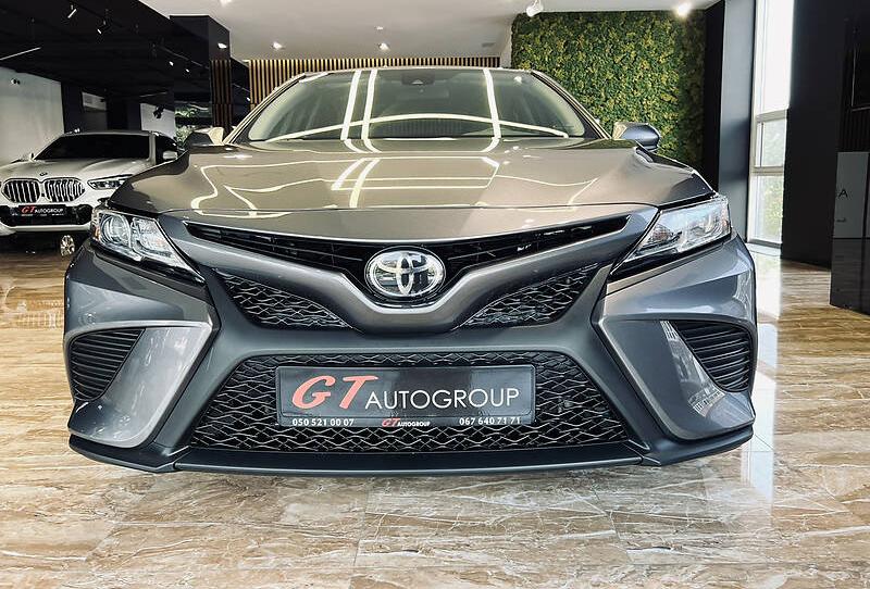 Toyota Camry SE 2019