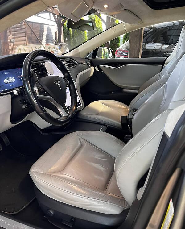 Tesla Model S 2016