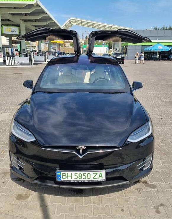 Tesla Model X 2019