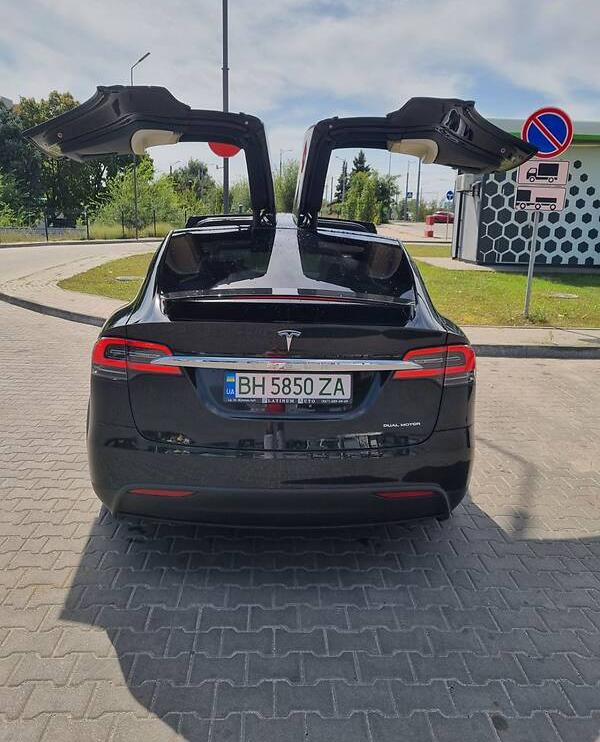 Tesla Model X 2019