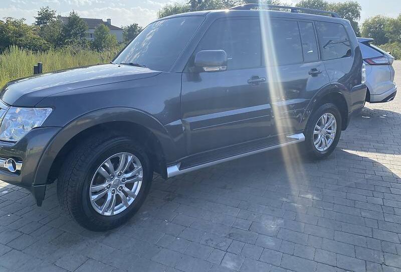 Mitsubishi Pajero Wagon 2017
