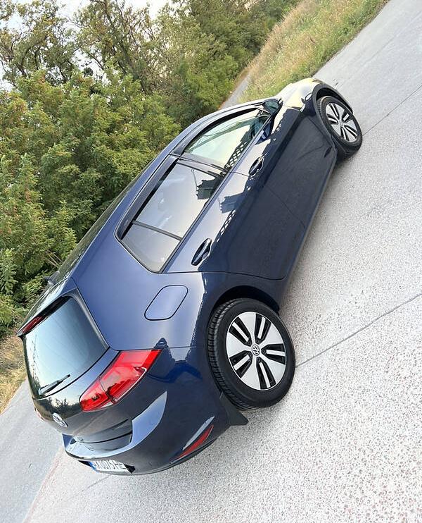 Volkswagen e-Golf 2015