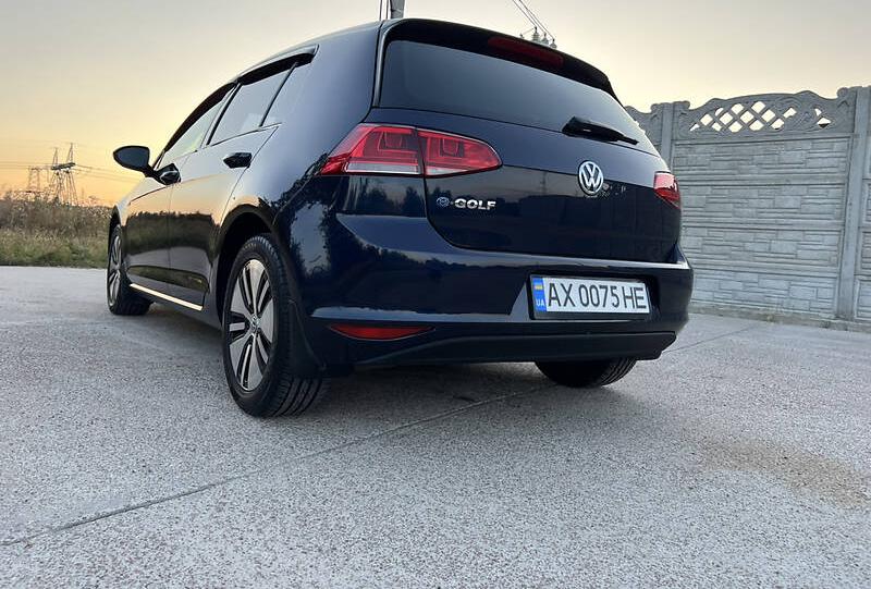 Volkswagen e-Golf 2015