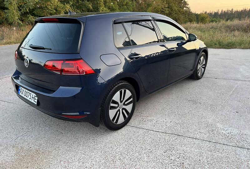 Volkswagen e-Golf 2015