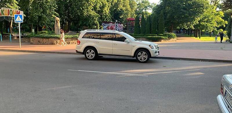 Mercedes-Benz GL-Class 2011