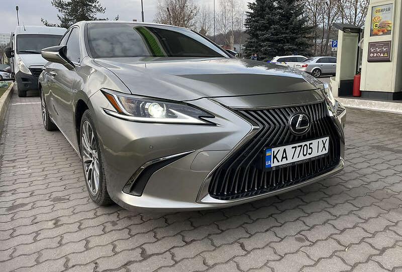 Lexus ES 2020