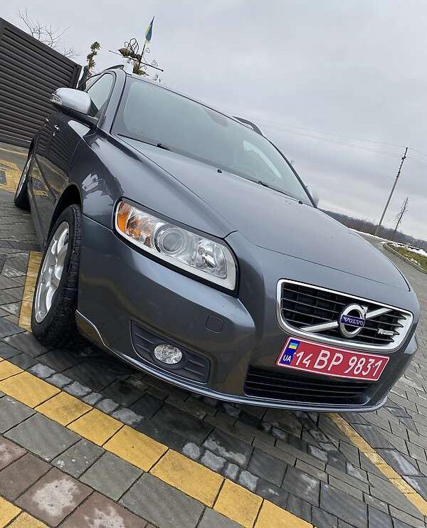 Volvo V50 R design 2012