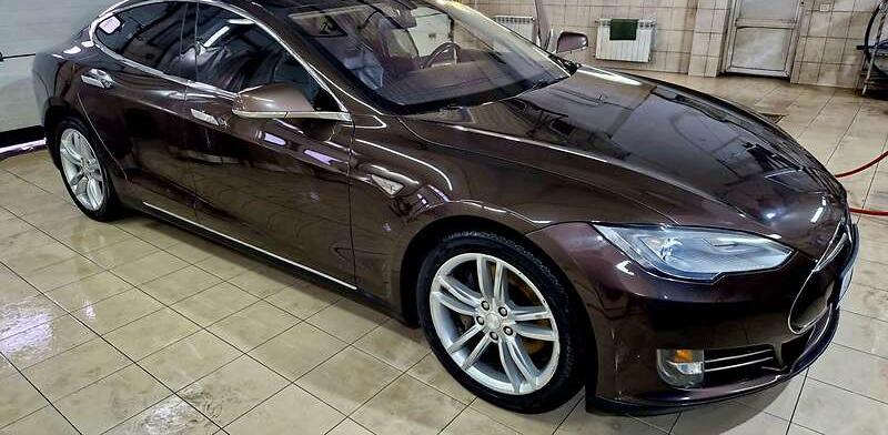 Tesla Model S 2013