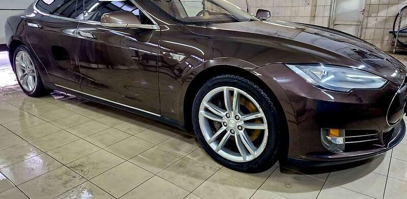 Tesla Model S 2013
