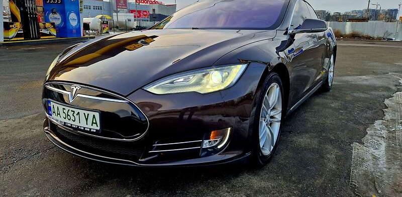 Tesla Model S 2013