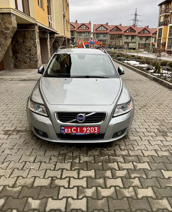 Volvo V50 D2  2011