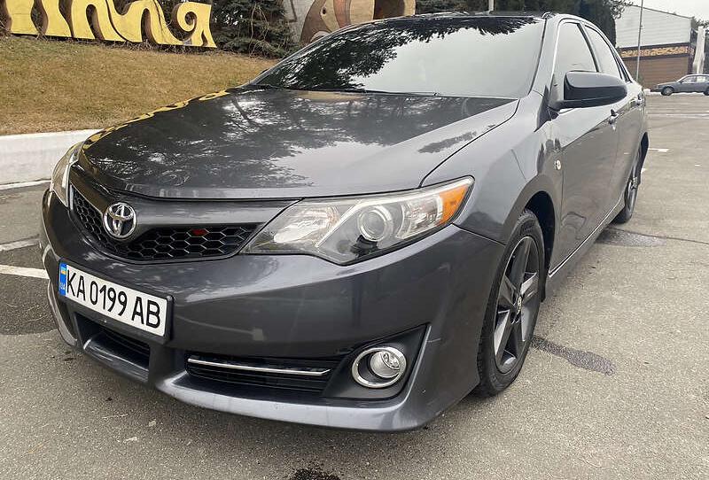 Toyota Camry SE 2011