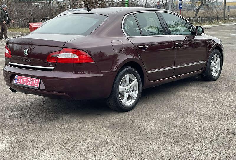 Skoda Superb 2011